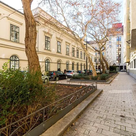 Karolyi Street - Central Location Quiet Place 2ppl Lejlighed